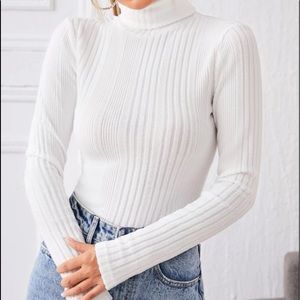 *BRAND NEW* White Thick Turtle Neck Sweater